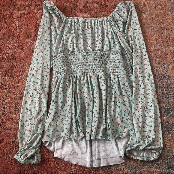 Flowy Green Floral Spring Blouse - Picture 4 of 4